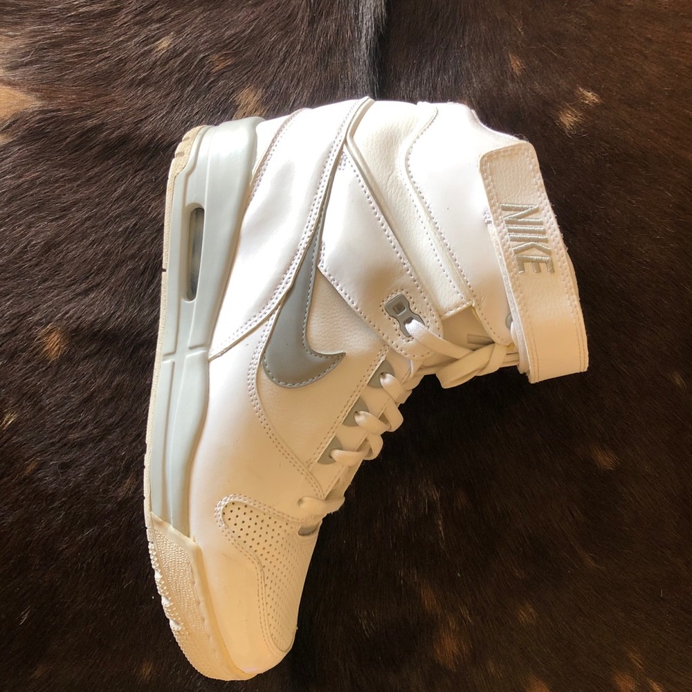 Nike heel shoes